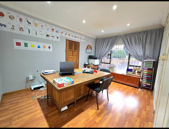 8 BEDROOM HOUSE FOR SALE IN BASSONIA